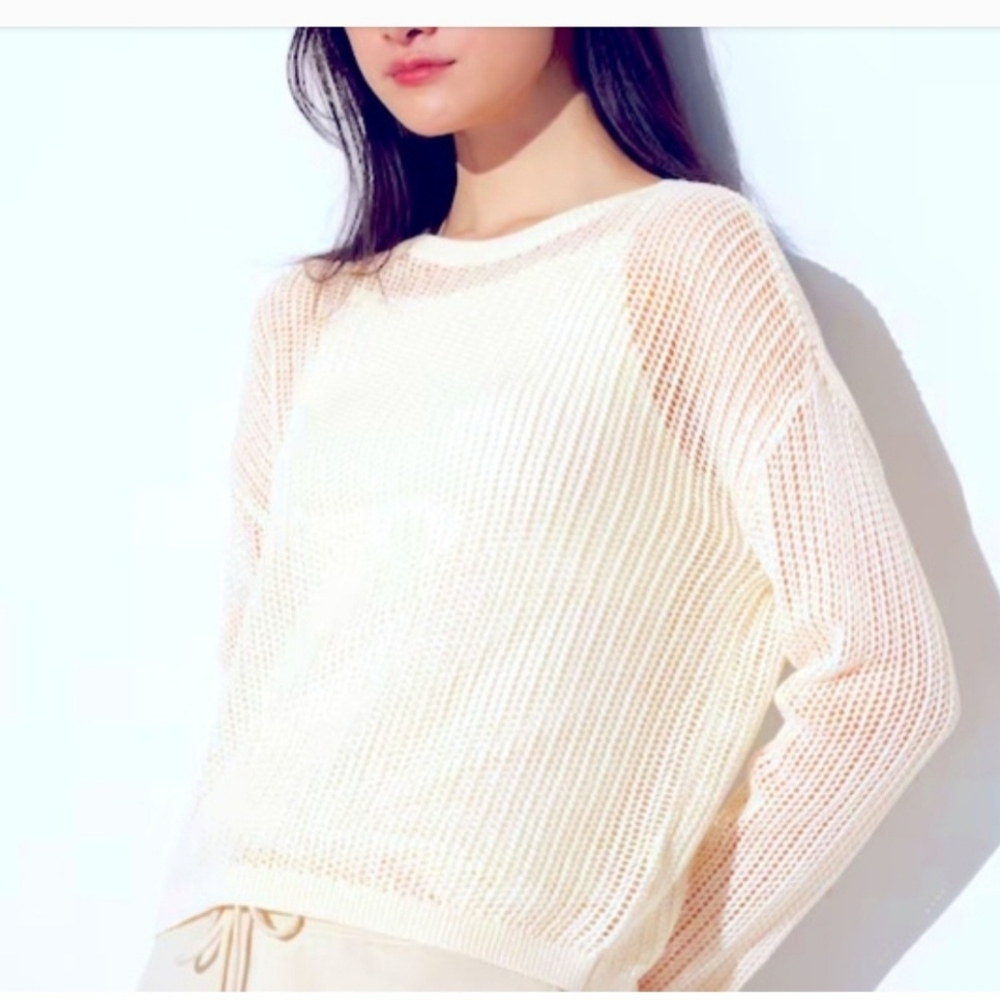 Uniqlo Cream Knit Sweater, Size Medium